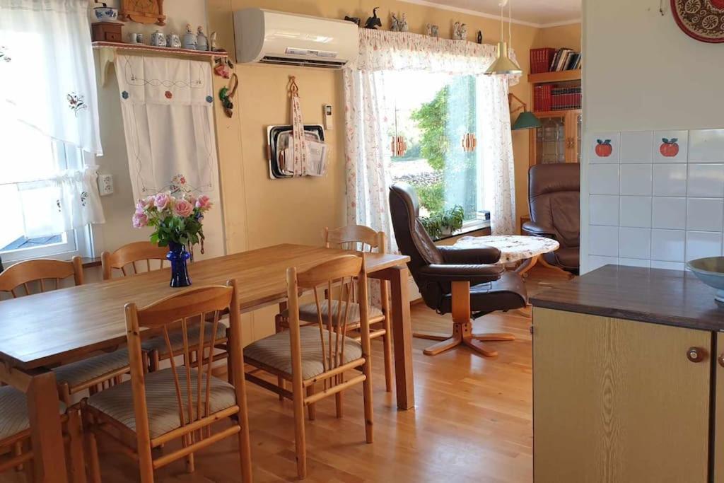 Traditional Farm House Located Close To Fjord Lyngseidet Екстер'єр фото
